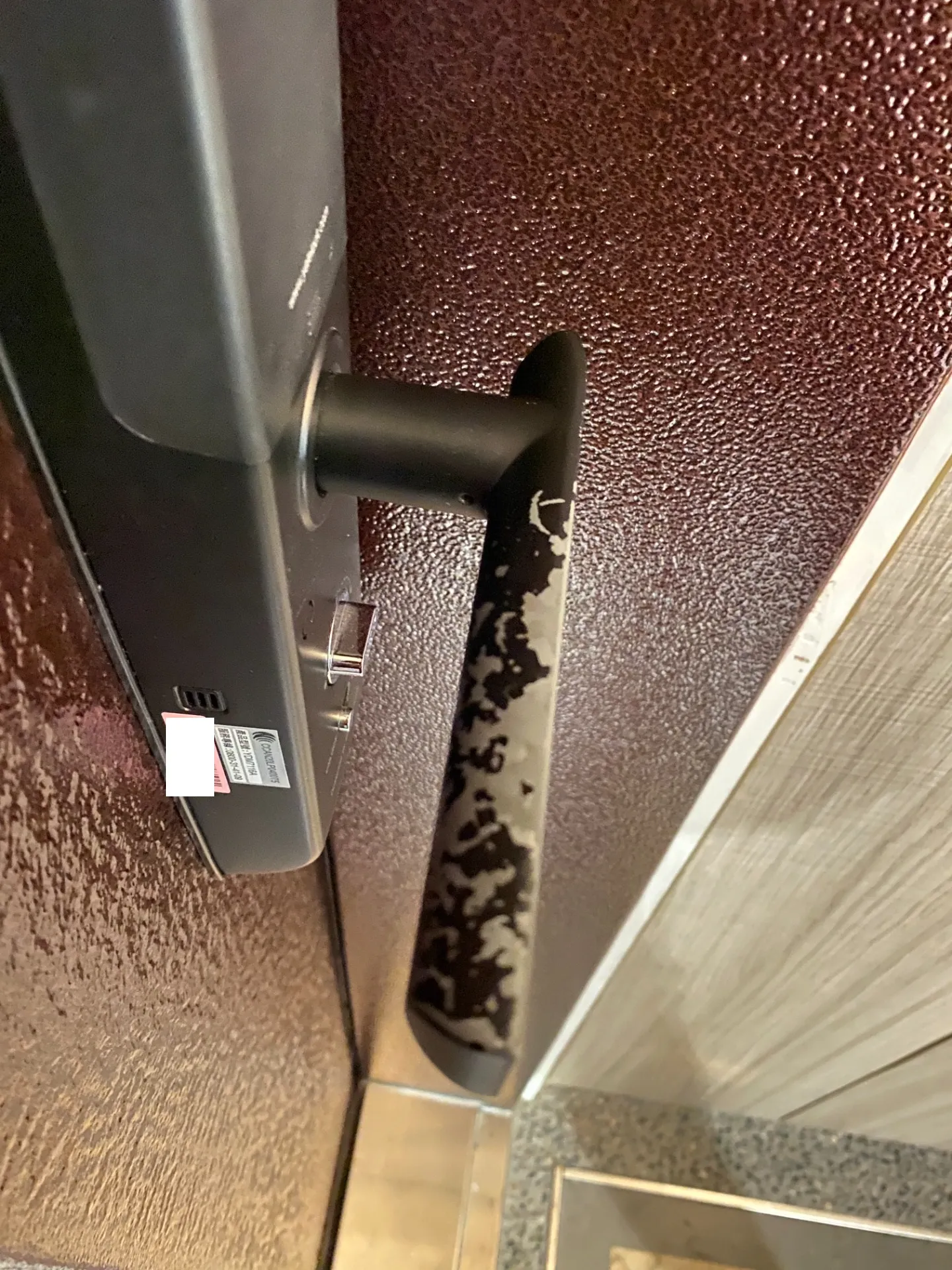 電子鎖掉漆狀況1